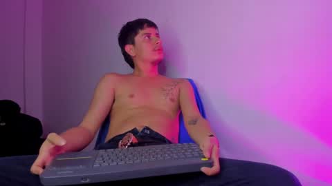 Snapshot of wickedboy_twink chatting on May 20, 8:48 pm JAISON online show from May 20, 8:48 pm