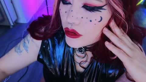 Snapshot of wickedxqueen chatting on June 15, 8:49 am Laura online show from June 15, 8:49 am