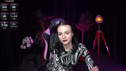 Snapshot of wild_alice_me chatting on March 30, 3:13 pm Alice online show from March 30, 3:13 pm