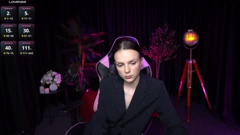 Snapshot of wild_alice_me chatting on April 1, 2:58 pm Alice online show from April 1, 2:58 pm