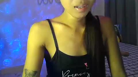 Snapshot of wild_flowerx21 chatting on December 15, 12:17 pm Analyn online show from December 15, 12:17 pm