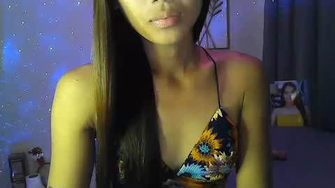 Snapshot of wild_flowerx21 chatting on January 6, 2:04 am Analyn online show from January 6, 2:04 am