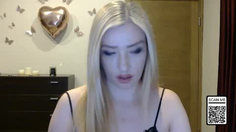 Snapshot of wild_silk_desire chatting on April 25, 5:43 pm Alina online show from April 25, 5:43 pm