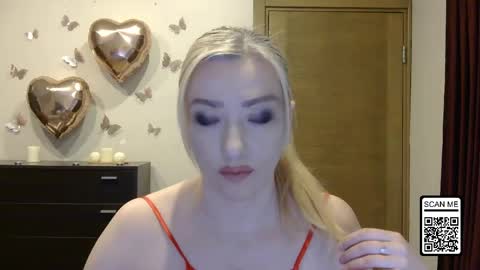 Snapshot of wild_silk_desire chatting on April 27, 5:55 pm Alina online show from April 27, 5:55 pm