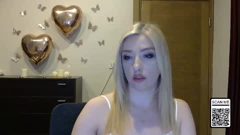 Snapshot of wild_silk_desire chatting on April 28, 6:46 pm Alina online show from April 28, 6:46 pm
