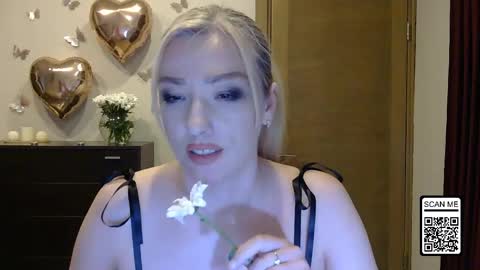 Snapshot of wild_silk_desire chatting on April 30, 8:57 pm Alina online show from April 30, 8:57 pm
