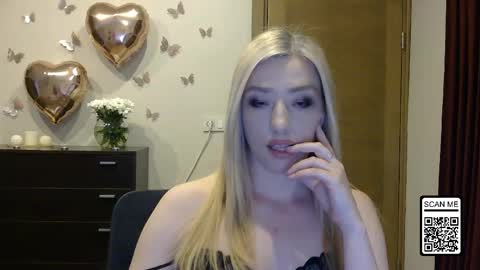 Snapshot of wild_silk_desire chatting on May 2, 4:34 pm Alina online show from May 2, 4:34 pm