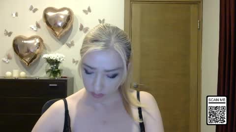 Snapshot of wild_silk_desire chatting on May 4, 5:31 pm Alina online show from May 4, 5:31 pm