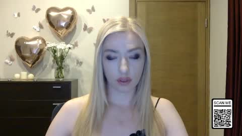 Snapshot of wild_silk_desire chatting on May 8, 4:56 pm Alina online show from May 8, 4:56 pm