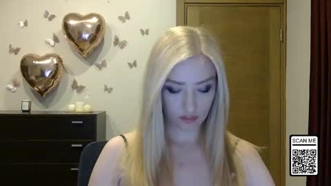 Snapshot of wild_silk_desire chatting on May 17, 6:04 pm Alina online show from May 17, 6:04 pm