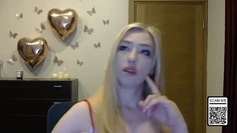 Snapshot of wild_silk_desire chatting on May 23, 6:01 pm Alina online show from May 23, 6:01 pm