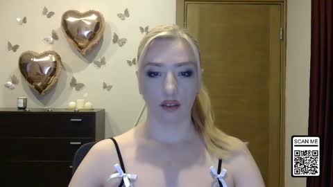 Snapshot of wild_silk_desire chatting on May 24, 6:02 pm Alina online show from May 24, 6:02 pm