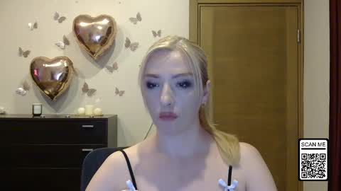 Snapshot of wild_silk_desire chatting on May 27, 2:47 pm Alina online show from May 27, 2:47 pm