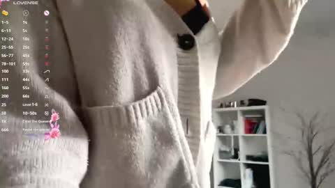 Mia online show from February 10, 3:05 pm