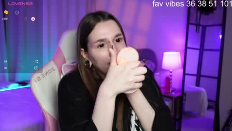 Snapshot of wilder_weinn chatting on June 3, 2:36 am .. alice .. online show from June 3, 2:36 am