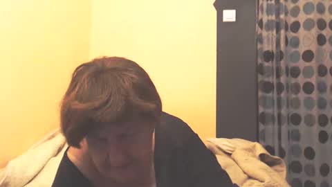 WildRedCat online show from April 3, 9:46 pm