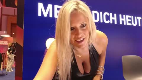 Lili online show from September 27, 9:36 am