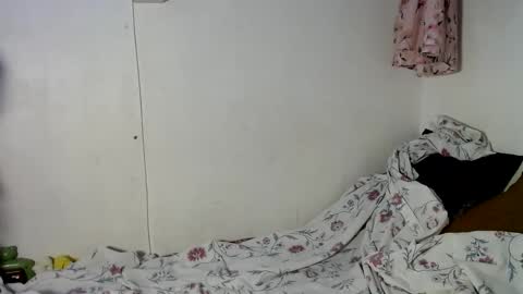 Snapshot of wildwetxsandra chatting on December 1, 11:47 pm sandra online show from December 1, 11:47 pm