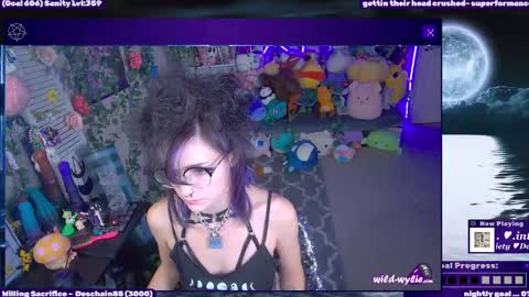 Snapshot of wildwylie chatting on September 10, 1:49 am Wylie Wanderlust online show from September 10, 1:49 am