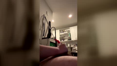 will688685483 online show from April 12, 6:35 pm