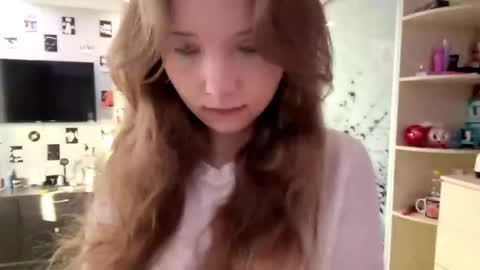 Snapshot of willenasow chatting on April 19, 3:22 pm Olivia online show from April 19, 3:22 pm