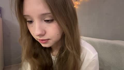 Snapshot of willenasow chatting on April 25, 5:21 pm Olivia online show from April 25, 5:21 pm