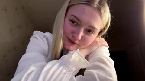 Snapshot of willettealfiero chatting on March 23, 2:54 pm Sophia online show from March 23, 2:54 pm