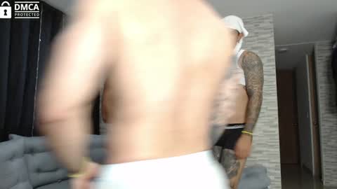 Snapshot of willhottwil1 chatting on January 10, 12:49 am BISEXUAL guys playing a little FOLLOW online show from January 10, 12:49 am