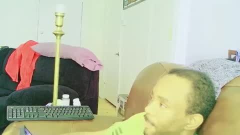 Snapshot of willie0201 chatting on December 22, 3:53 pm YaBoyTJ online show from December 22, 3:53 pm