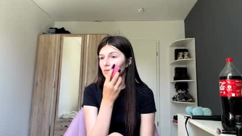 Snapshot of williemaemeachem chatting on June 24, 1:43 pm Mari online show from June 24, 1:43 pm