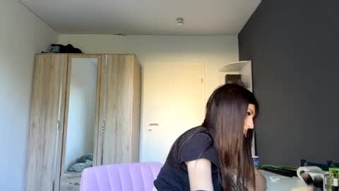 Snapshot of williemaemeachem chatting on August 3, 7:29 am Mari online show from August 3, 7:29 am