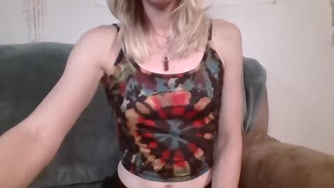 Snapshot of willowxo223 chatting on June 13, 5:05 am willowxo223 online show from June 13, 5:05 am