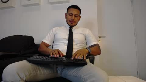 Snapshot of willsandler1 chatting on May 18, 9:09 pm Will Sandler online show from May 18, 9:09 pm