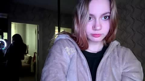 Snapshot of winifredfeuerstein chatting on May 16, 5:26 am Alya online show from May 16, 5:26 am