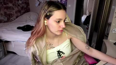 Snapshot of winifredfeuerstein chatting on May 16, 10:36 am Alya online show from May 16, 10:36 am