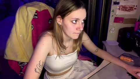 Snapshot of winifredfeuerstein chatting on May 18, 8:36 pm Alya online show from May 18, 8:36 pm