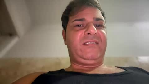 Snapshot of witebull83 chatting on December 2, 4:20 pm Witebull online show from December 2, 4:20 pm