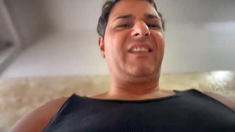 Snapshot of witebull83 chatting on December 9, 10:54 am Witebull online show from December 9, 10:54 am