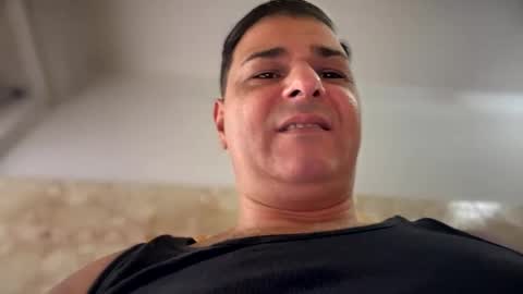 Snapshot of witebull83 chatting on December 13, 9:57 am Witebull online show from December 13, 9:57 am