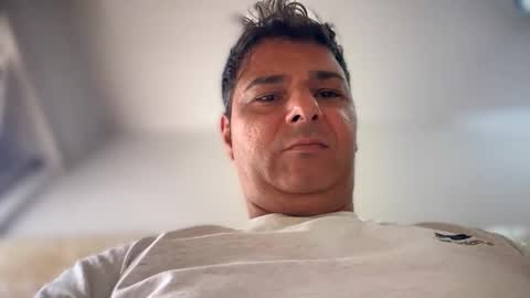 Snapshot of witebull83 chatting on September 24, 7:23 am Witebull online show from September 24, 7:23 am