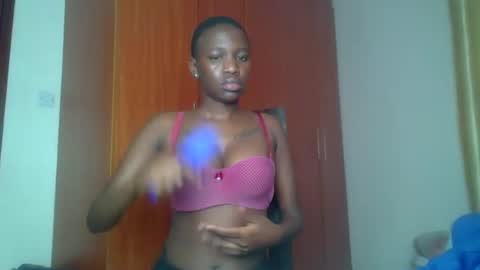 Snapshot of wizzia_khalifa chatting on February 6, 3:59 am girlie o online show from February 6, 3:59 am