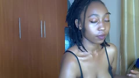 Snapshot of wizzia_khalifa chatting on February 10, 3:35 am girlie o online show from February 10, 3:35 am