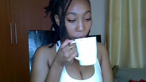 Snapshot of wizzia_khalifa chatting on February 18, 4:15 am girlie o online show from February 18, 4:15 am