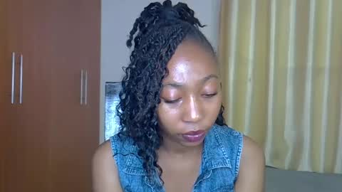 Snapshot of wizzia_khalifa chatting on March 8, 7:38 am girlie o online show from March 8, 7:38 am