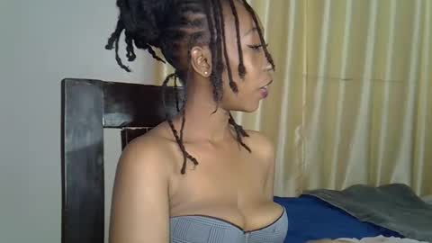 Snapshot of wizzia_khalifa chatting on March 11, 11:55 am girlie o online show from March 11, 11:55 am