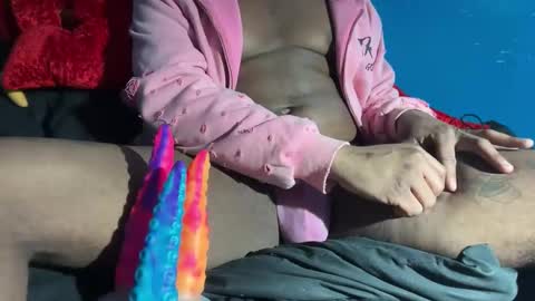 Snapshot of woahfuzz chatting on February 16, 6:37 pm YourDaddys Son online show from February 16, 6:37 pm