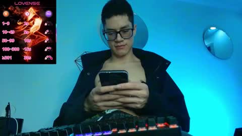  W O L F  online show from February 6, 12:19 pm