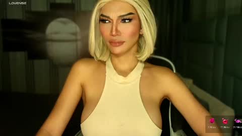 Snapshot of womanofyourdesire_ts chatting on May 6, 6:19 am Julia online show from May 6, 6:19 am