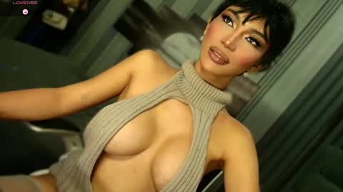Snapshot of womanofyourdesire_ts chatting on June 14, 5:04 pm Julia online show from June 14, 5:04 pm