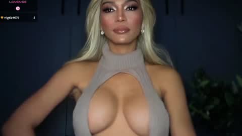 Snapshot of womanofyourdesire_ts chatting on June 20, 10:56 pm Julia online show from June 20, 10:56 pm